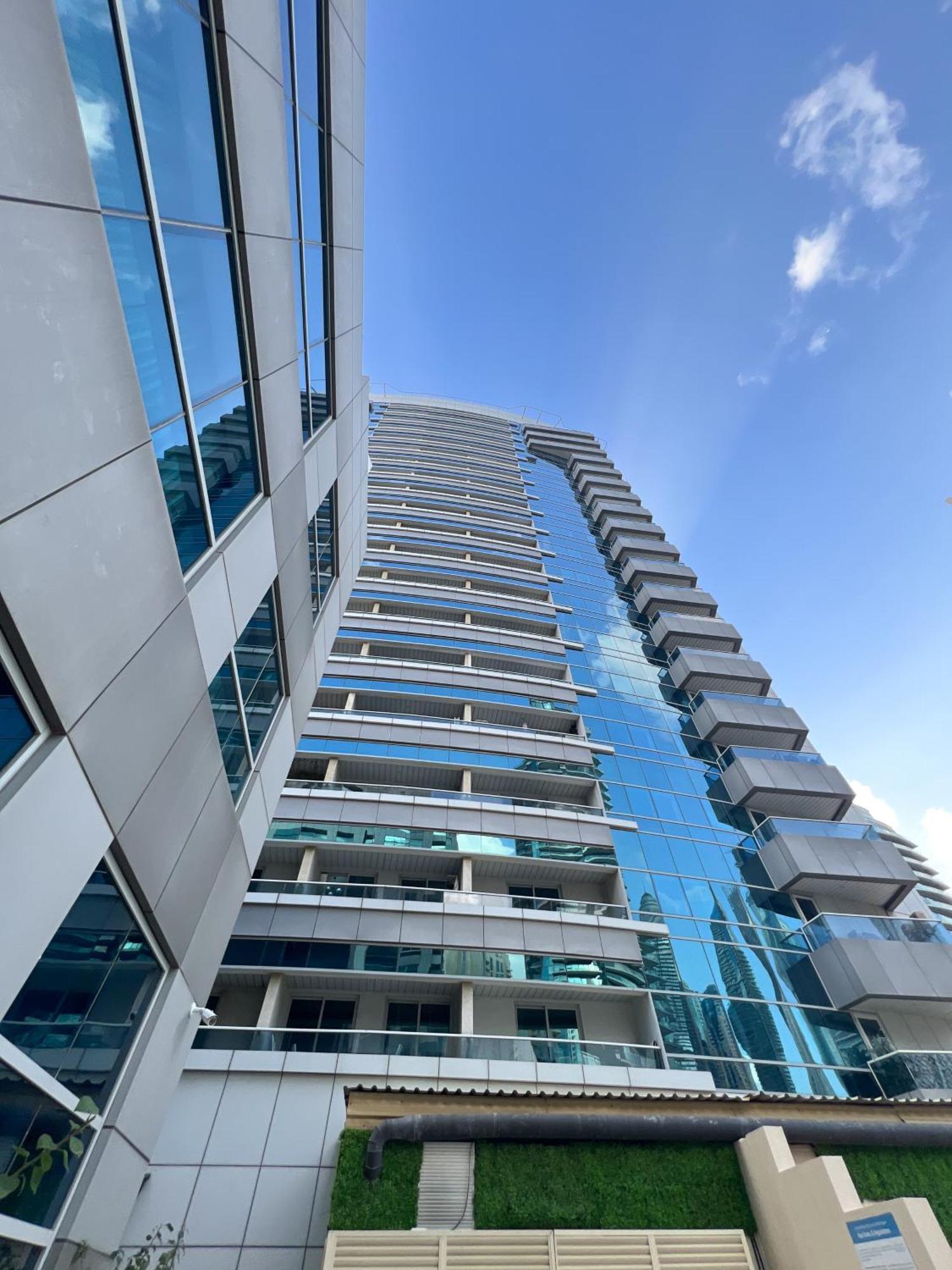 Spacious 2 Bed Apt At Marina High Floor Дубай Экстерьер фото
