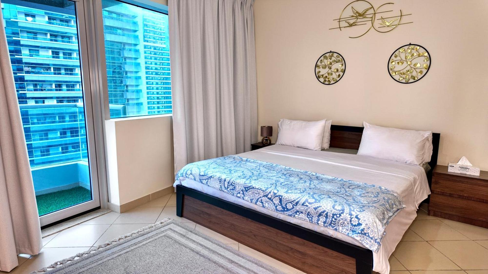 Spacious 2 Bed Apt At Marina High Floor Дубай Экстерьер фото